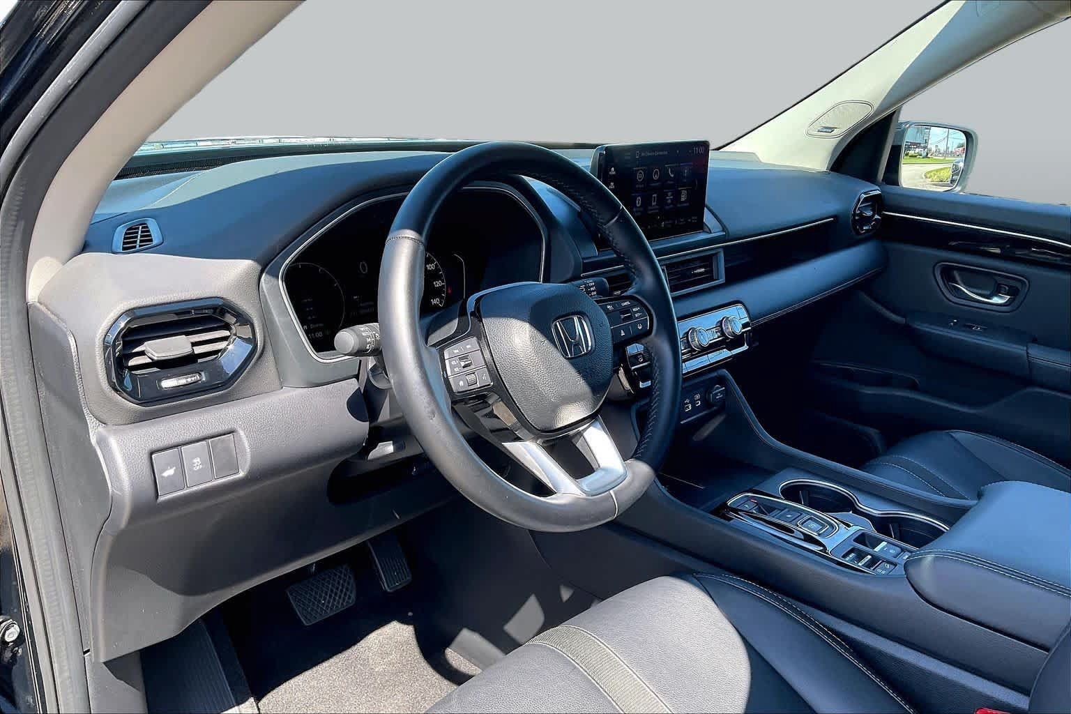 Used 2023 Honda Pilot Touring image 17