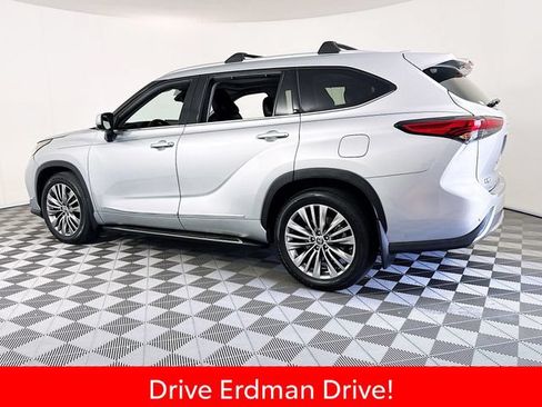 Certified 2021 Toyota Highlander Platinum AWD/4WD image 21