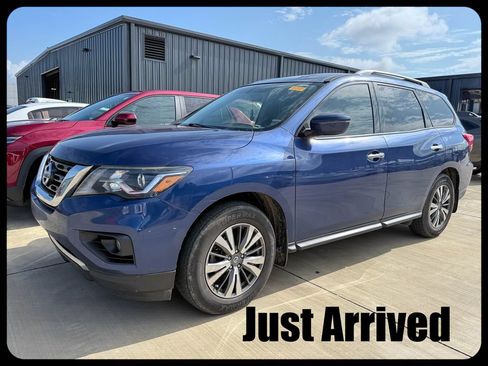 Used 2020 Nissan Pathfinder SV FWD image 1