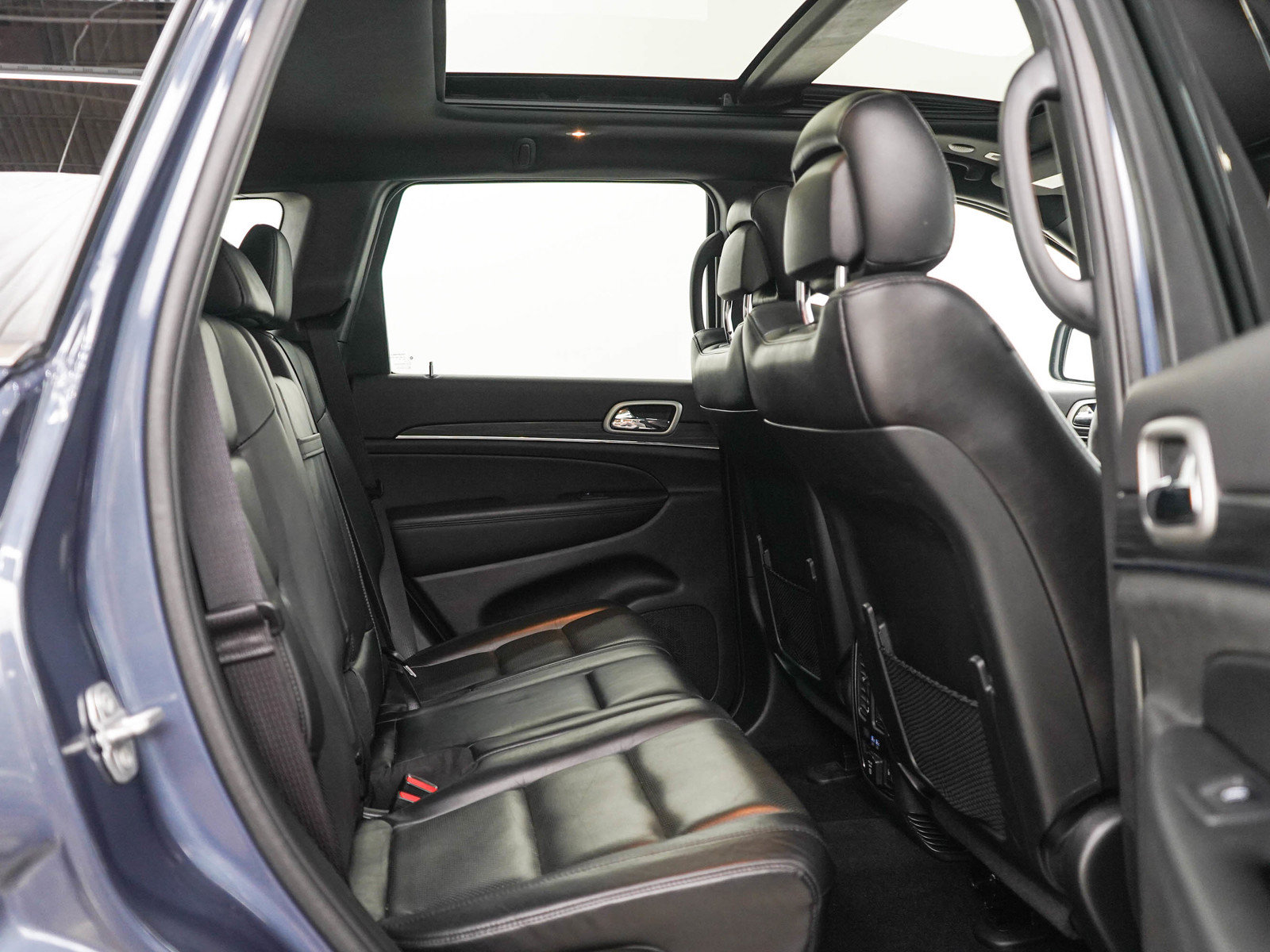 Used 2019 Jeep Grand Cherokee Limited w/ Luxury Group II AWD/4WD image 12