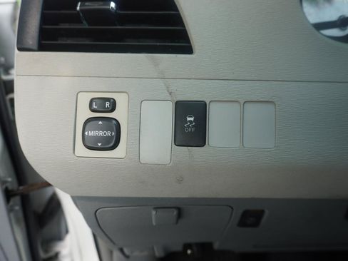 Used 2012 Toyota Sienna SE FWD image 30