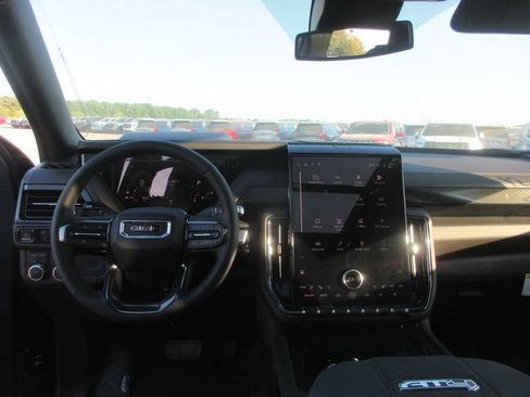New 2026 GMC Yukon AT4 AWD/4WD image 16