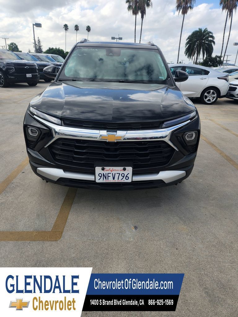 Used 2025 Chevrolet TrailBlazer LT FWD image 1
