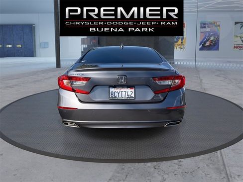 Used 2018 Honda Accord Touring image 6