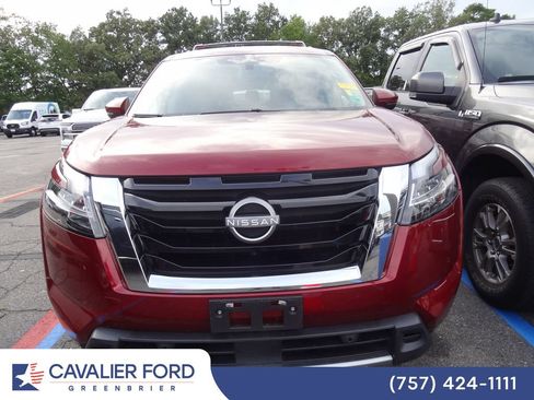 Used 2024 Nissan Pathfinder Platinum AWD/4WD image 2