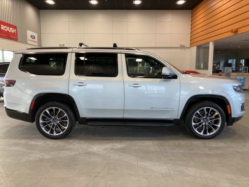 Used 2022 Jeep Wagoneer Series II w/ Premium Group I image 4