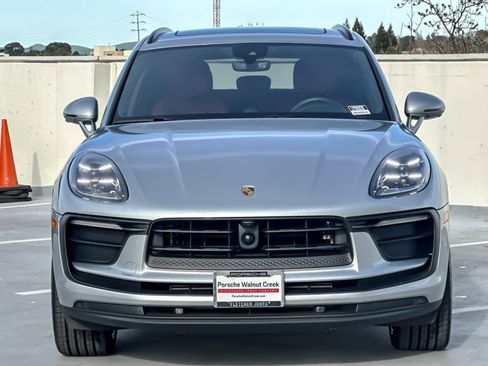 Used 2025 Porsche Macan image 11