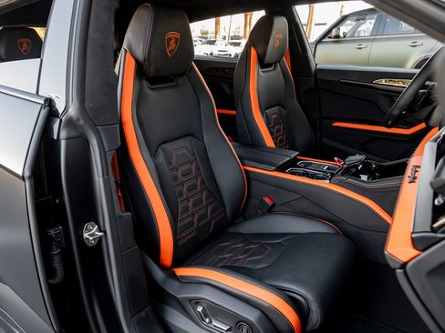 Used 2025 Lamborghini Urus SE AWD/4WD image 34