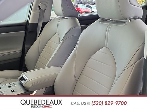 Used 2023 Toyota Highlander XLE FWD image 11