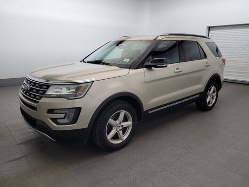 Used 2017 Ford Explorer XLT w/ Equipment Group 202A AWD/4WD image 2