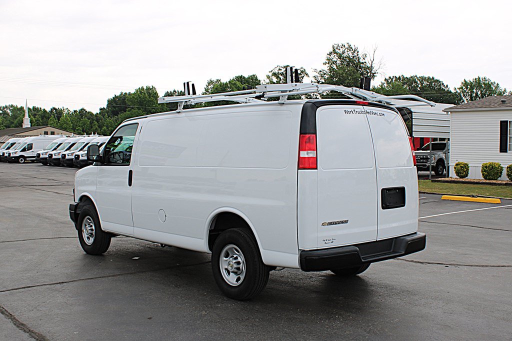 Used 2024 Chevrolet Express 2500 w/ Driver Convenience Package RWD image 4