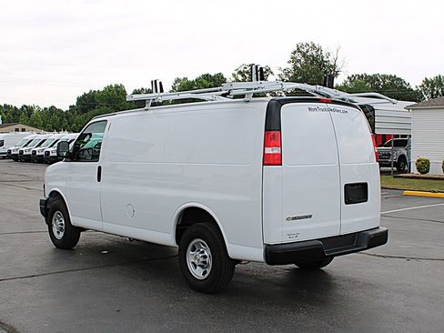 Used 2024 Chevrolet Express 2500 w/ Driver Convenience Package RWD image 4