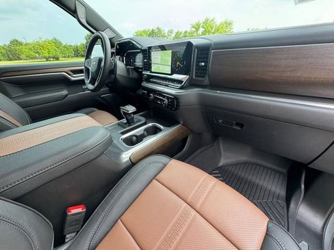 Used 2025 Chevrolet Silverado 1500 High Country w/ Technology Package AWD/4WD image 31