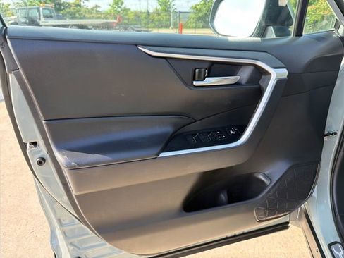 Used 2022 Toyota RAV4 XLE Premium FWD image 12