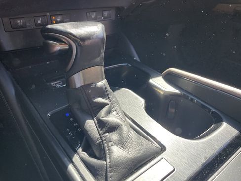 Used 2023 Lexus ES 350 w/ Premium Package image 6