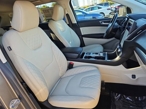 Used 2023 Ford Edge Titanium image 10