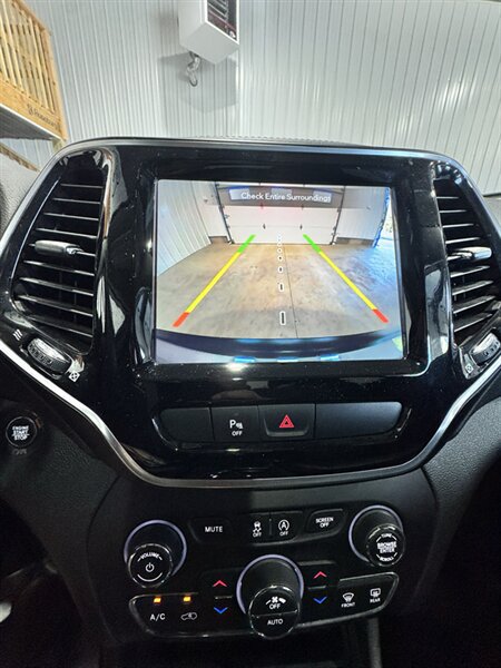 Used 2019 Jeep Cherokee Limited AWD/4WD image 14