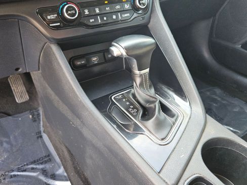 Used 2021 Kia Niro LXS image 17