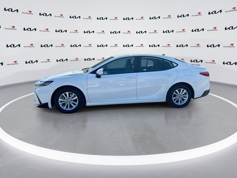 Used 2025 Toyota Camry LE FWD image 5