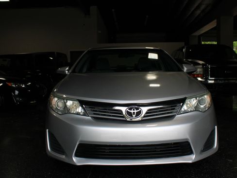Used 2012 Toyota Camry FWD image 7