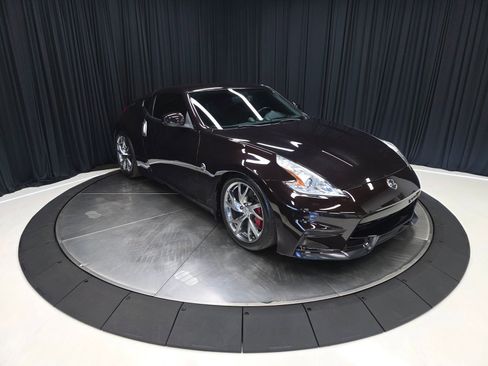 Used 2015 Nissan 370Z w/ Sport Package image 4