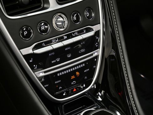 Used 2019 Aston Martin DB11 Volante image 29