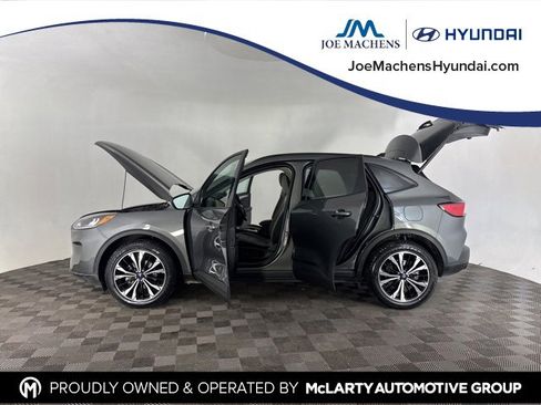 Used 2022 Ford Escape SE w/ SE Sport Appearance Package image 11