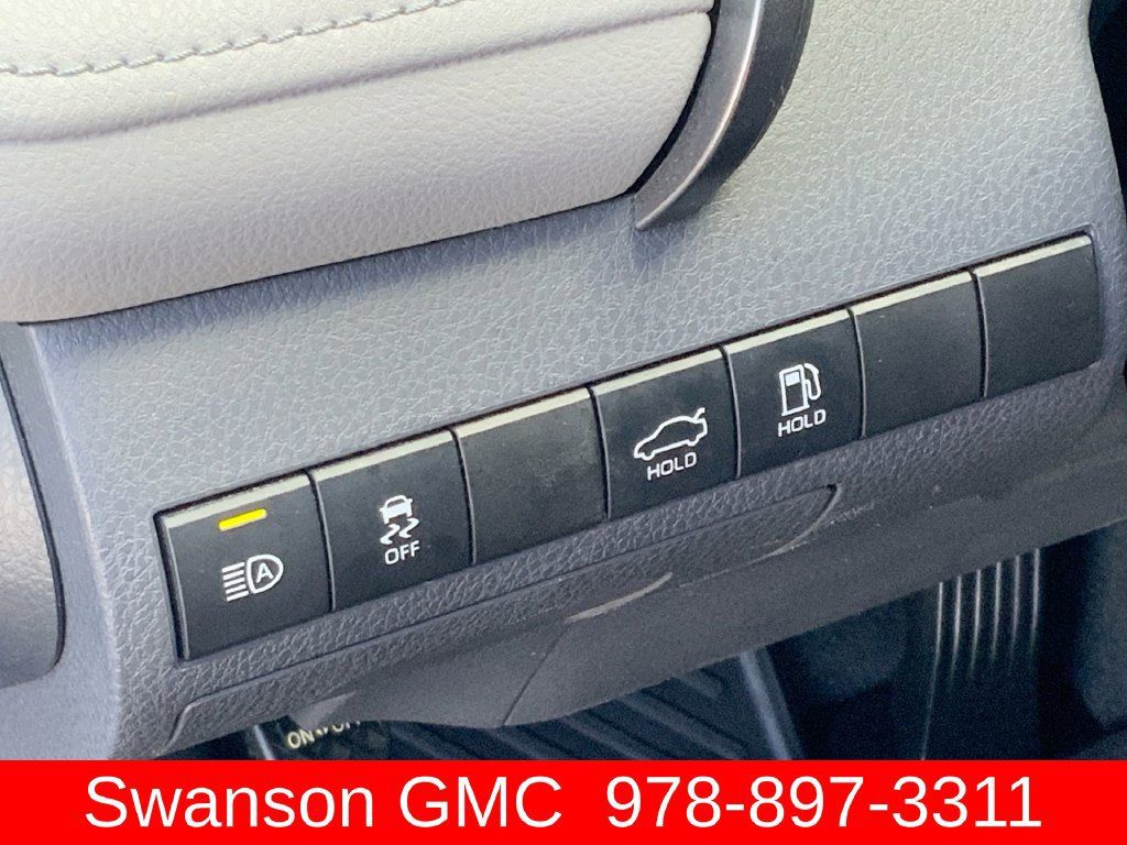 Used 2022 Toyota Camry LE FWD image 18