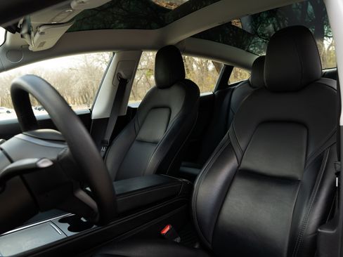 Used 2021 Tesla Model 3 Standard Range Plus image 17