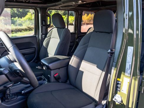 Used 2023 Jeep Wrangler Unlimited Sport AWD/4WD image 20