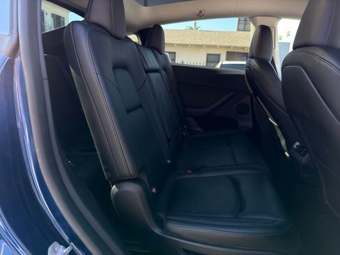 Used 2025 Tesla Model Y Long Range image 37