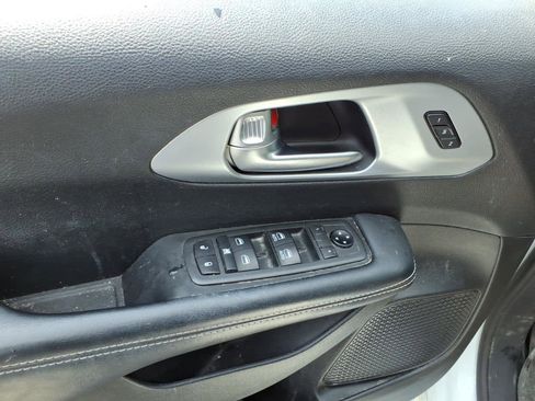 Used 2020 Chrysler Pacifica Touring-L w/ S Appearance Package FWD image 10
