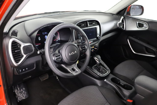 Used 2024 Kia Soul LX w/ LX Technology Package FWD image 28