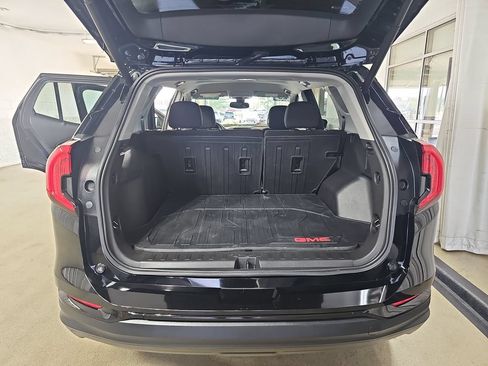 Used 2023 GMC Terrain SLE w/ Driver Convenience Package FWD image 15