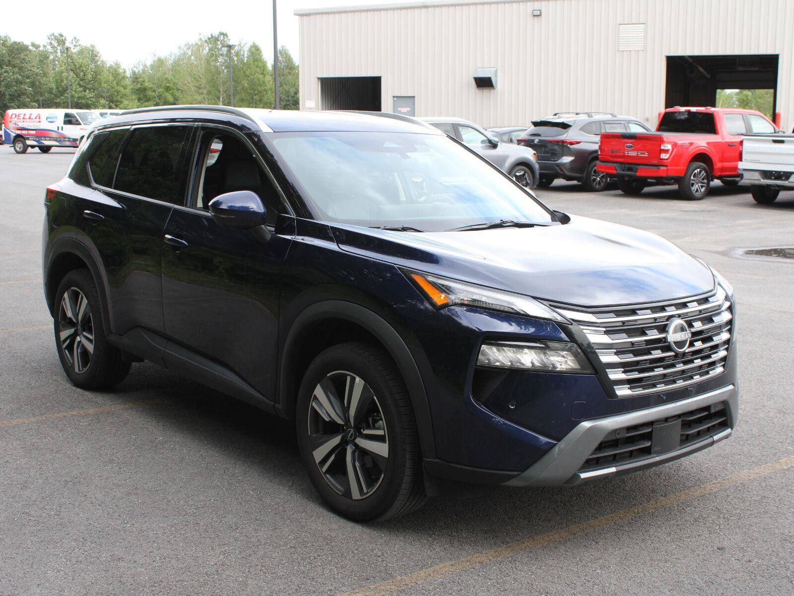 Used 2026 Nissan Rogue SL AWD/4WD image 3