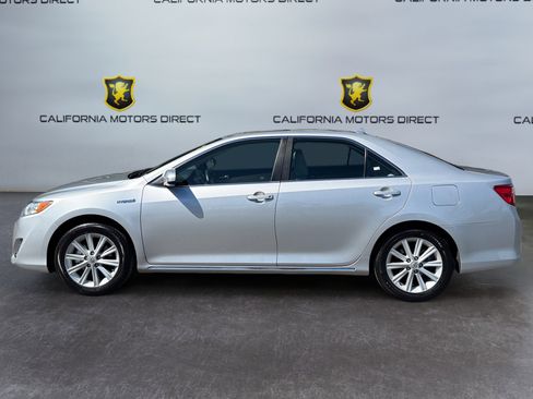 Used 2012 Toyota Camry XLE w/ Leather Pkg image 2