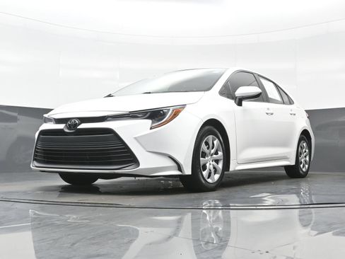 Used 2024 Toyota Corolla LE FWD image 26