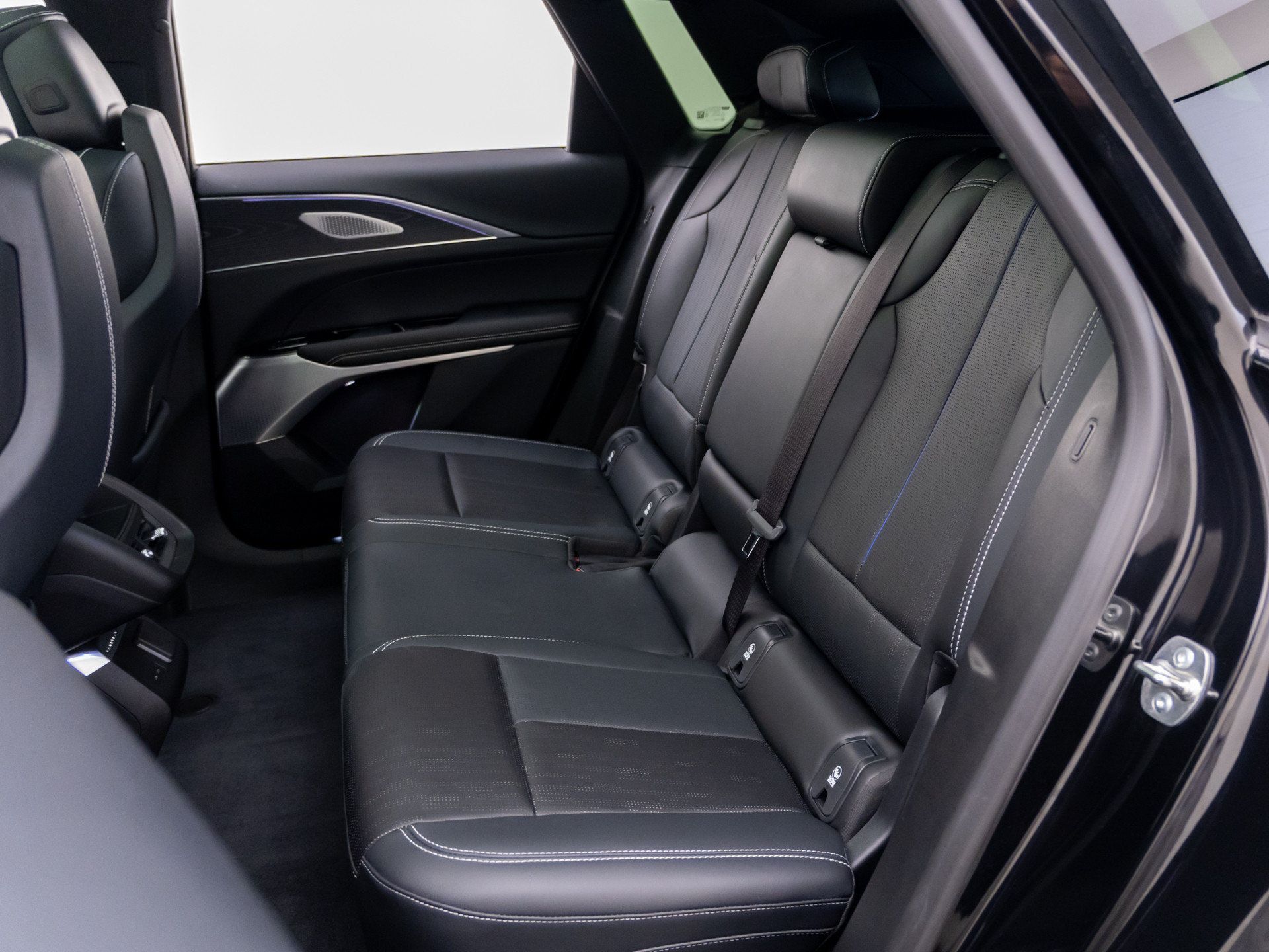 Used 2024 Cadillac Lyriq Sport w/ LPO, Floor Liner Package AWD/4WD image 20