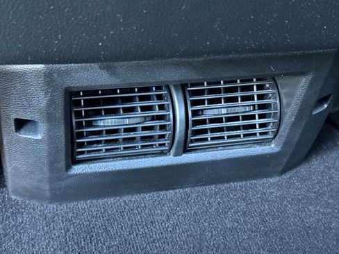 Used 2022 RAM 1500 Classic SLT image 13