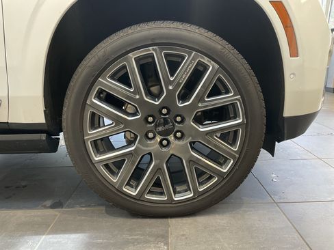 Used 2025 GMC Yukon XL Denali Ultimate w/ LPO, Floor Liner Package AWD/4WD image 14