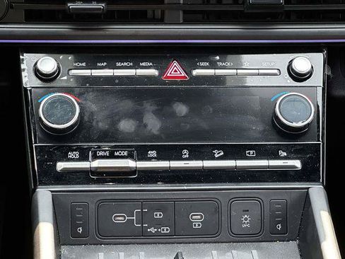 Used 2025 Hyundai Santa Fe Calligraphy AWD/4WD image 19