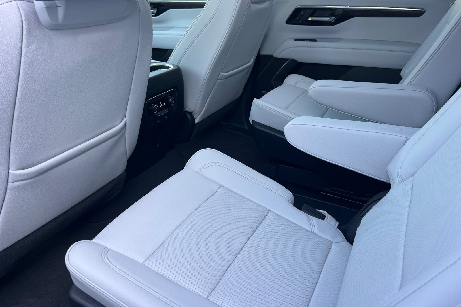 Used 2026 Chevrolet Tahoe Premier AWD/4WD image 16