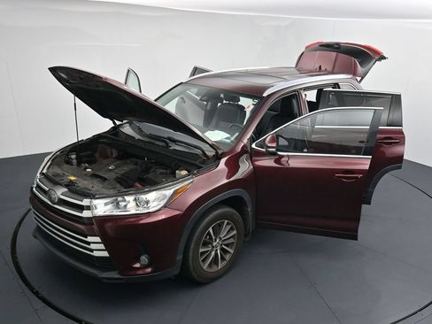 Used 2018 Toyota Highlander XLE AWD/4WD image 26