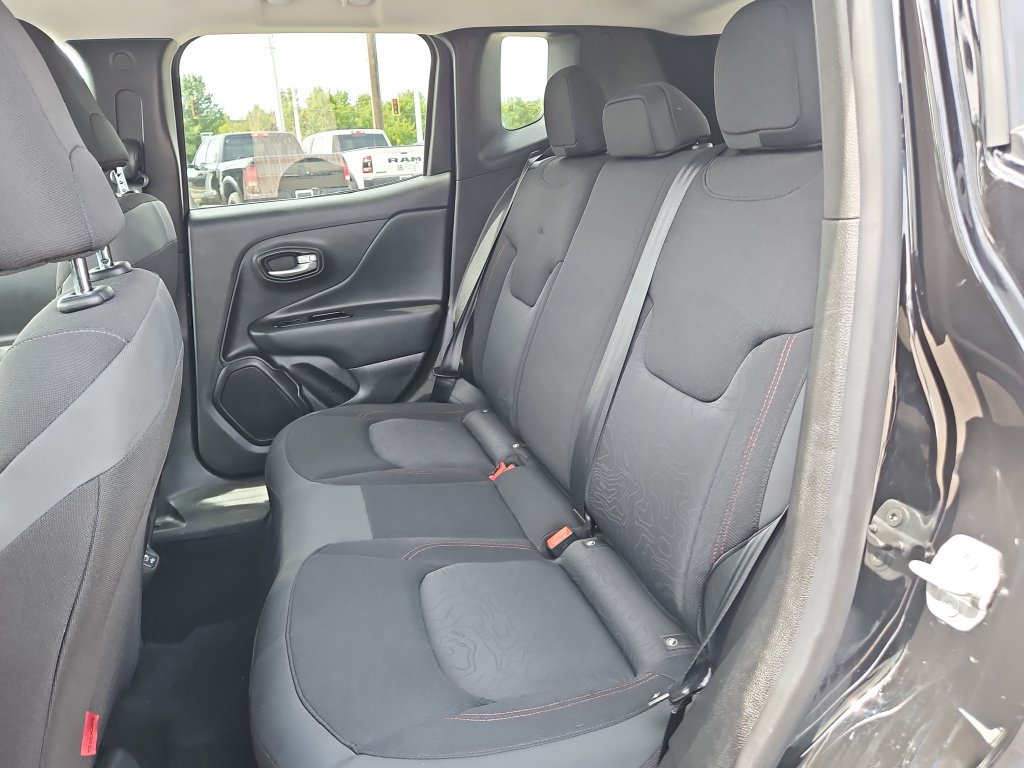 Used 2023 Jeep Renegade Trailhawk AWD/4WD image 13