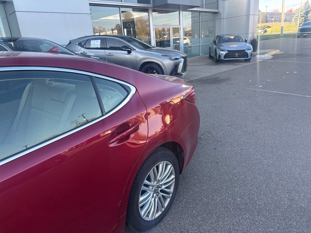 Used 2013 Lexus ES 350 w/ Luxury Pkg FWD image 6