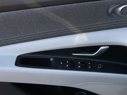 Used 2025 Hyundai Elantra Limited image 20