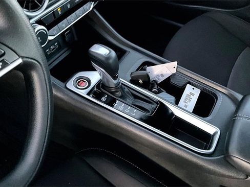 Used 2025 Nissan Sentra SV image 19