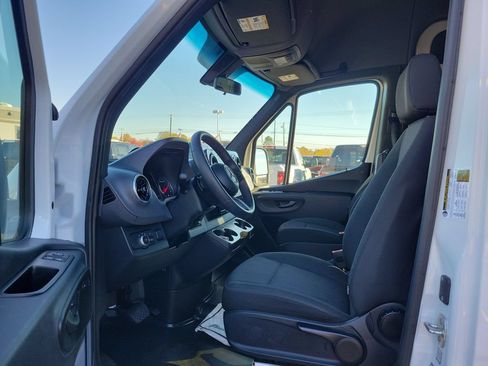 Used 2025 Mercedes-Benz Sprinter 2500 image 37