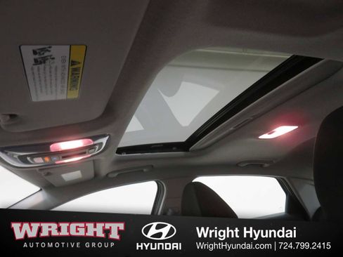 Certified 2025 Hyundai Elantra SEL image 30