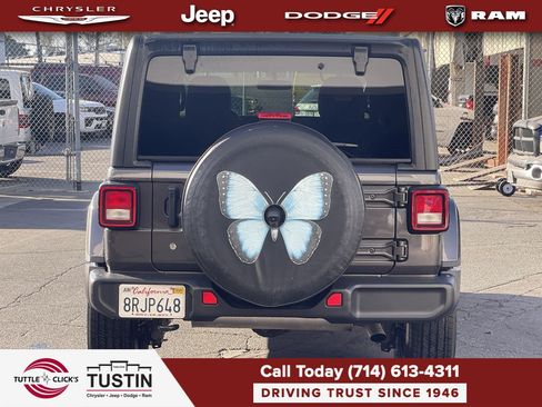 Used 2020 Jeep Wrangler Unlimited Sahara AWD/4WD image 4
